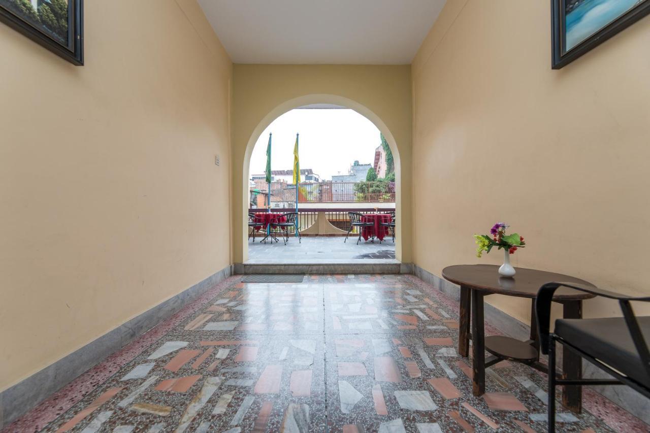 Hotel Thamel Катманду Экстерьер фото